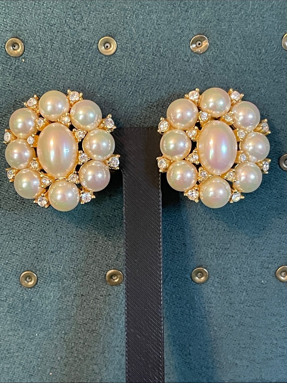 1980’s Christian Dior Faux Pearl & Rhinestone Cluster Clip-On Earrings - Picture 8 of 9